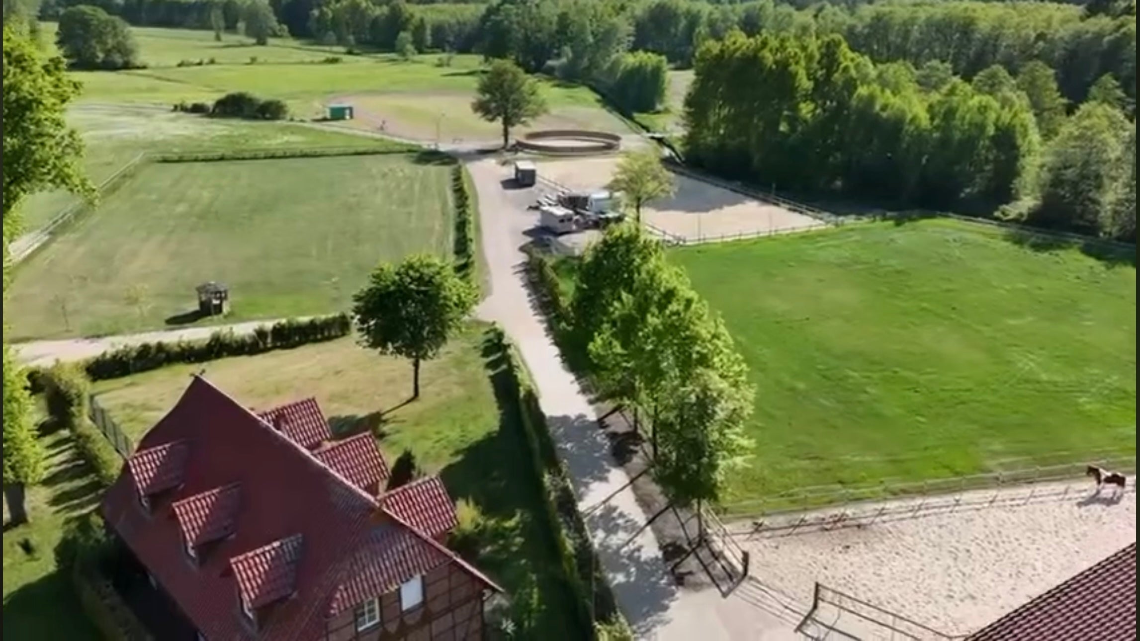 Video laden: Überflug Hof Sina Günther Islandpferde